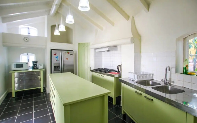 Relax by the pool, minutes from the beach - Toad Hall by BSL Rentals