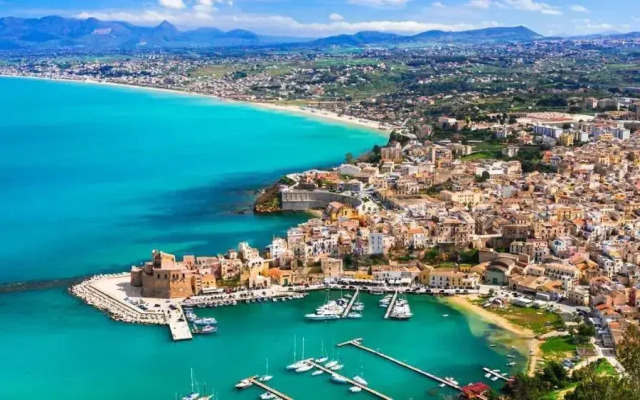 Sicilia Tra Cielo E Mare