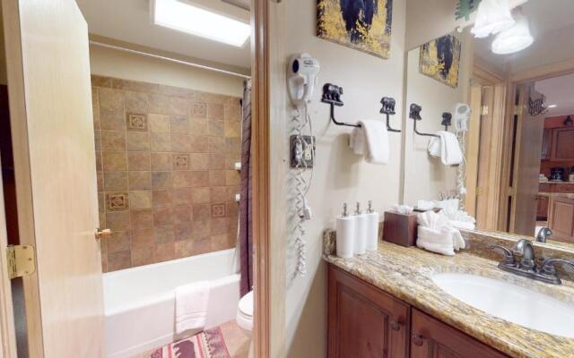 Laurelwood Condominiums Studio Deluxe Unit 401