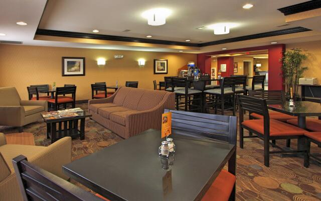 Holiday Inn Express Hotel & Suites Defiance, an IHG Hotel