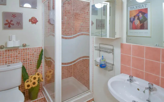 Large 3 Bed Sleep 6 Central MK