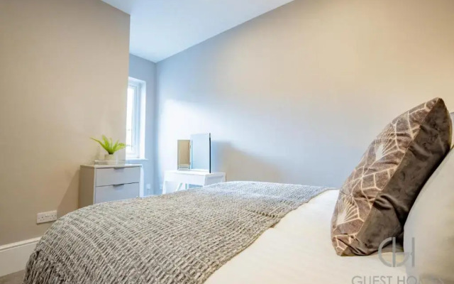 Worcester 1 Bed Apartment With Private Entrance