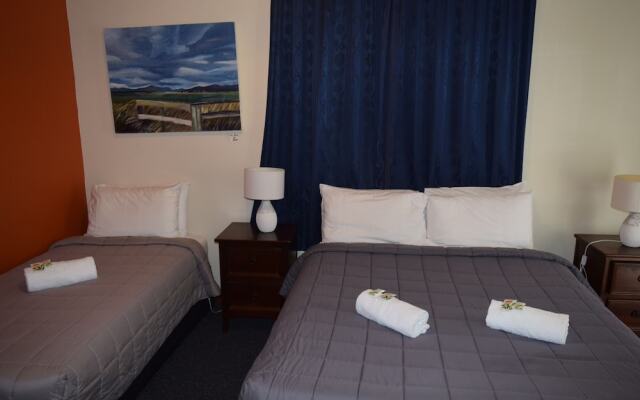 Garston Hotel and Cafe