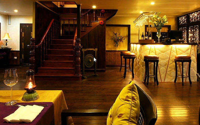 Heritage Line Violet Cruise-Ha Long Bay and Lan Ha