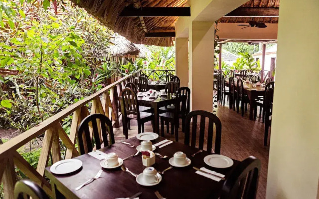 Jungle Lodge Hotel