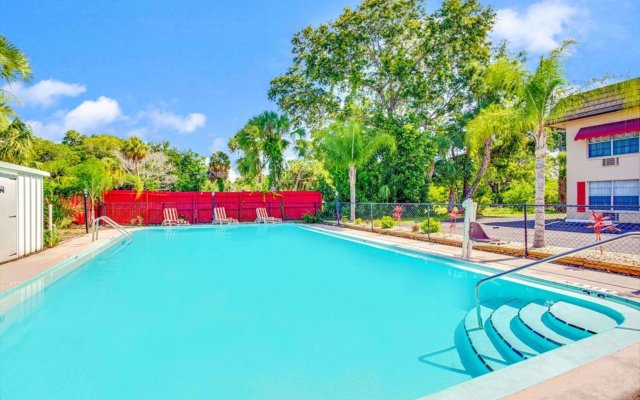 SureStay Hotel by Best Western Sarasota Lido Beach