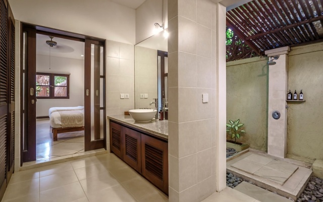Villa Gading by Alfred in Bali - Stunning 4BD Villa in the Heart of Seminyak Beach – Guest Rooms – Kuta