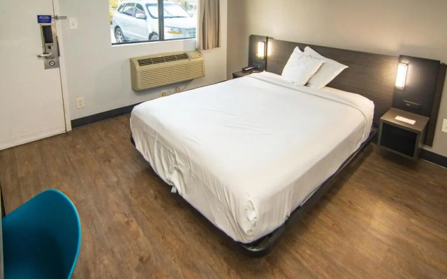 Motel 6 Lakeland, FL