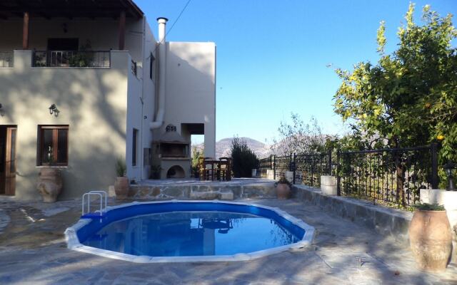 Rural Spacious Villa with Pool at Central Crete
