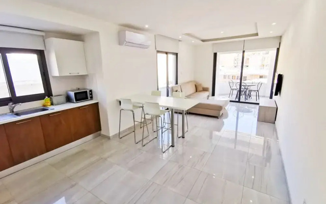 Vasilo Court Seaview City Apartment