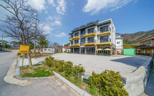Buan Mohang Crystal Pension