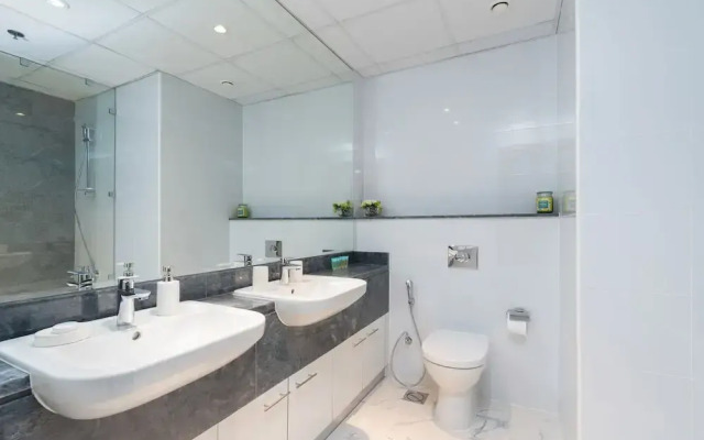 Superhost - Stunning Canal And City Views From This Condo