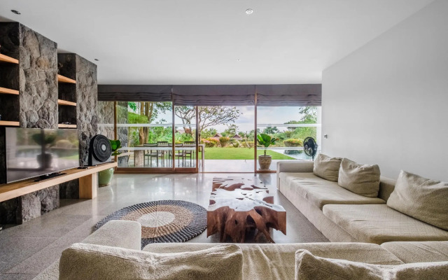 Jimbaran Balangan BeachFront Villa Nakar