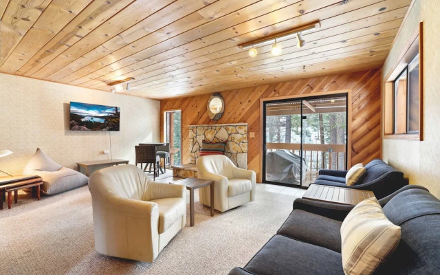 Tahoe Forest Chalet 3BR House w/ Mountain Views