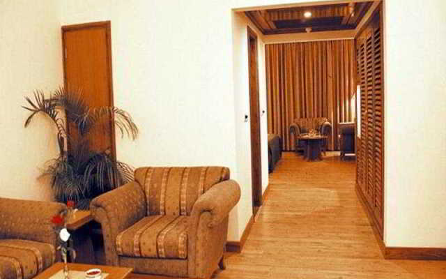 Hotel Meraden Grand