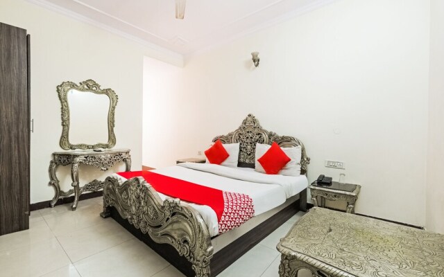 Oyo 18401 Ivory Palace