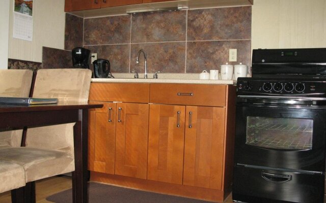 Cedar Suite Bed and Breakfast by Elevate Rooms