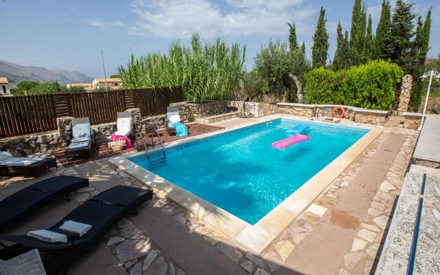Villa in Sicily With Pool Near Sandy Beach