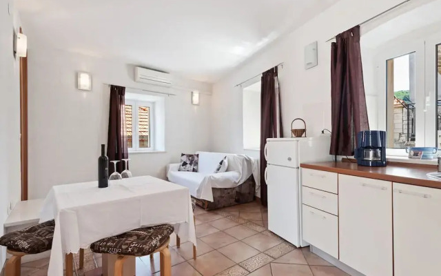 Quaint Apartment in Pu?iš?a With Balcony