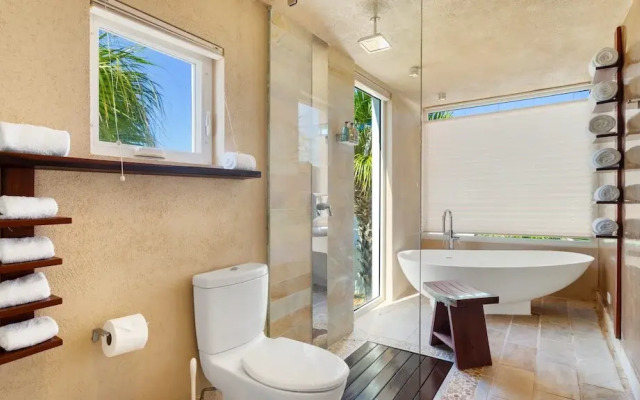 6 BR Villa With Concierge Amenities Pool
