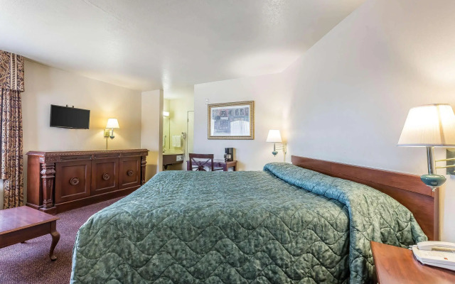 Rodeway Inn Magic Mountain Area