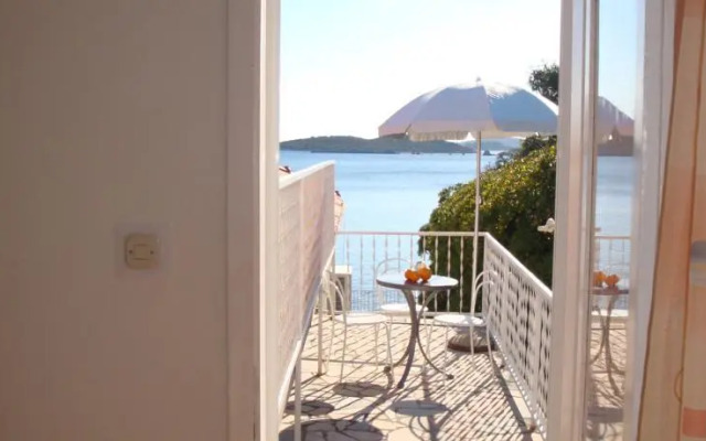 Apartments Villa Orebic