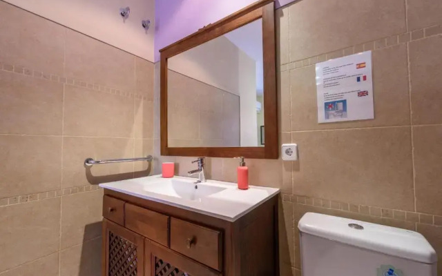 RamblasRentals Design Renovated Apartment AC Balcony10m Ramblas - Parking - Wifi
