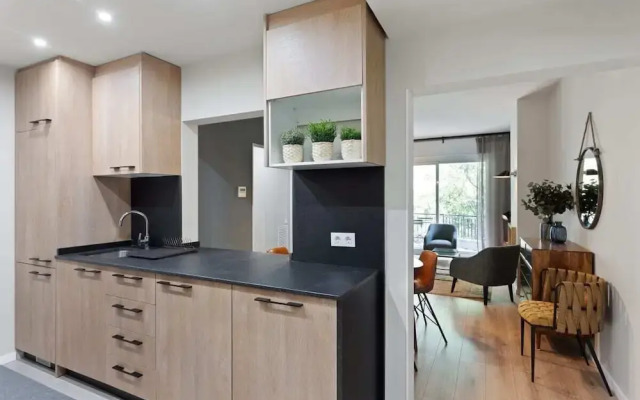 Designer 4 Bed Apt W Balcony Near Plaça Catalunya