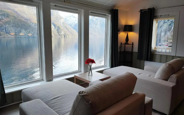 Visit Undredal
