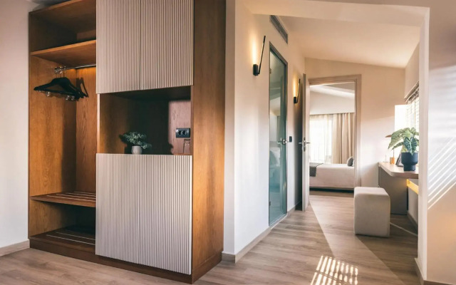 Alexandra Beach Resort & Spa
