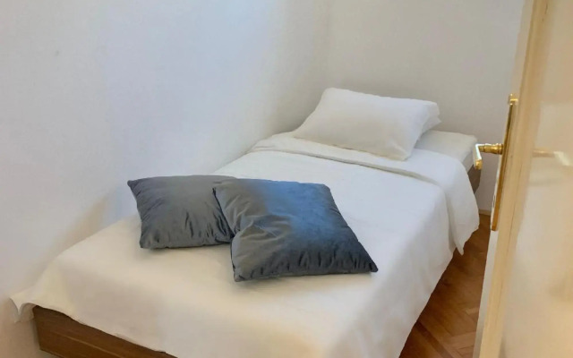 Apartment MG Center