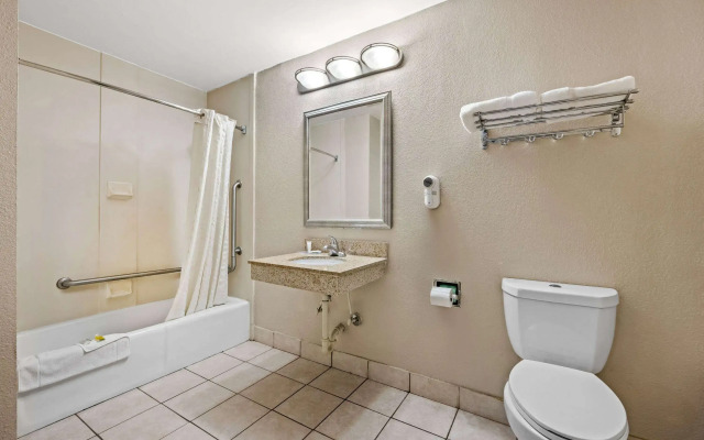 Super 8 by Wyndham Garysburg/Roanoke Rapids