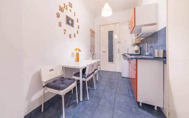 Urania Smack Apartment