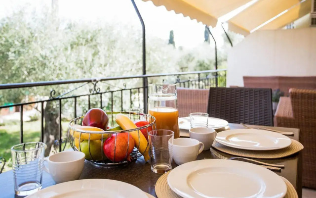 Olive Grove Poolside Apartments