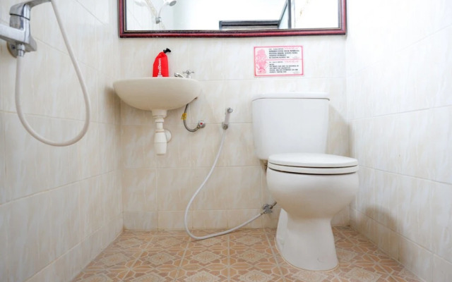 RedDoorz near Mayura Park Lombok 2