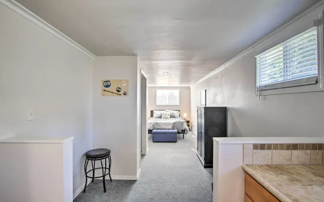 Convenient Burien Getaway: 12 Mi to Dtwn Sea!