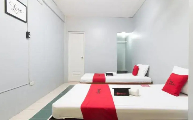 RedDoorz @ Teofila Lodge