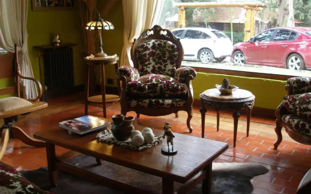 Los Nobles Hostal de Bosque