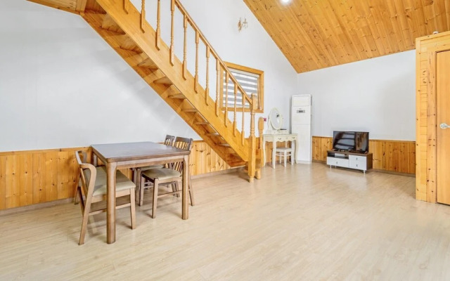 Gangneung Hayanwood Pension