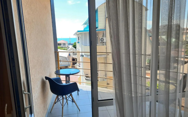 Leo Grand Guest house
