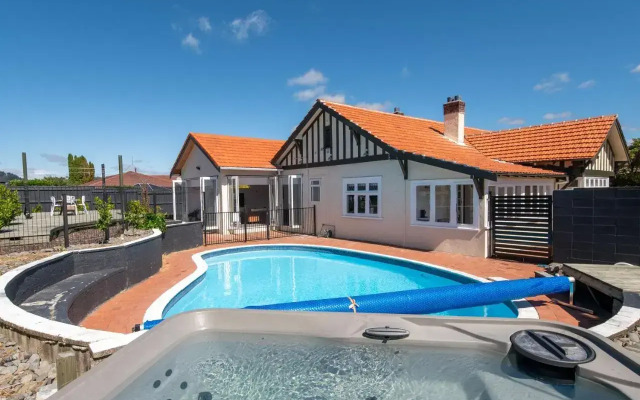 Central Paradise Lodge II spa & Swimming pool