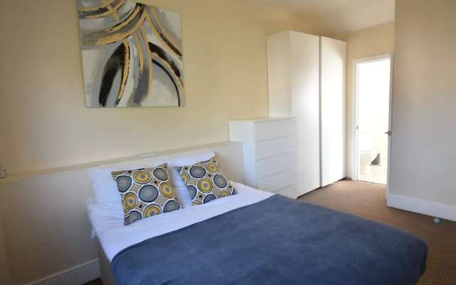 Appealing Holiday Home in Coventry near Belgrade Theatre
