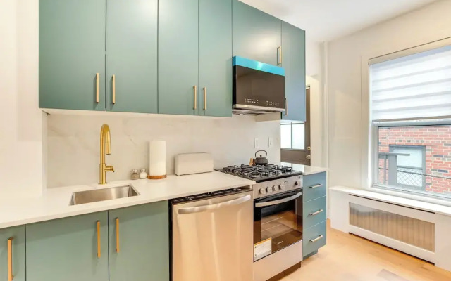 Centrally Located & Pet Friendly: Yonkers Studio!
