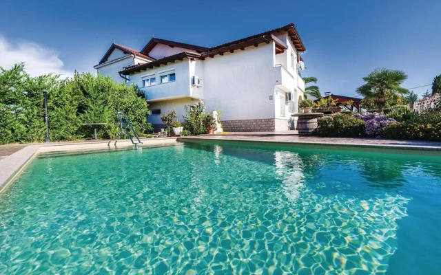 Stunning Home in Debeljak With Wifi and 6 Bedrooms