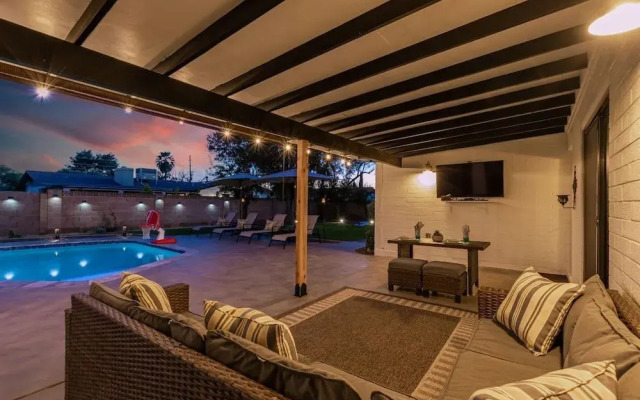 Glencove Mesa 4 Bedroom Home by RedAwning