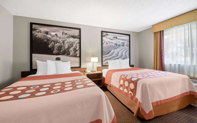 Super 8 by Wyndham Waverly