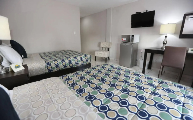 Boca Inn Hotel & Suites