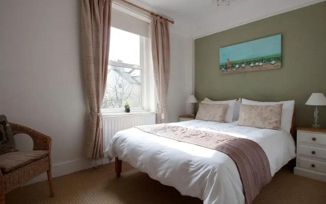 Gyves Guest House