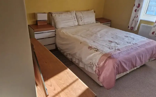 Family Home Three bed House Near the Beach