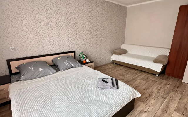 Ideal Apartment (Идеал Апартмент) на улице Первостроителей 1